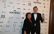 Český lev za nejlepší celovečerní film po snímek Bratři - producent Petr Bílek, cenu předávala Jiřina Bohdalová Český lev za nejlepší celovečerní film po snímek Bratři - producent Petr Bílek, cenu předávala Jiřina Bohdalová