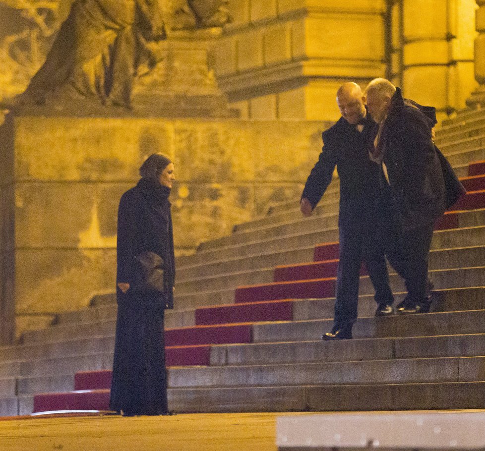 Hynek Čermák gentlemansky pomohl kamarádovi.