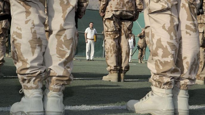 Český premiér Petr Nečas  navštívil 1. a 2. září české vojáky v misi ISAF v Afghánistánu.
