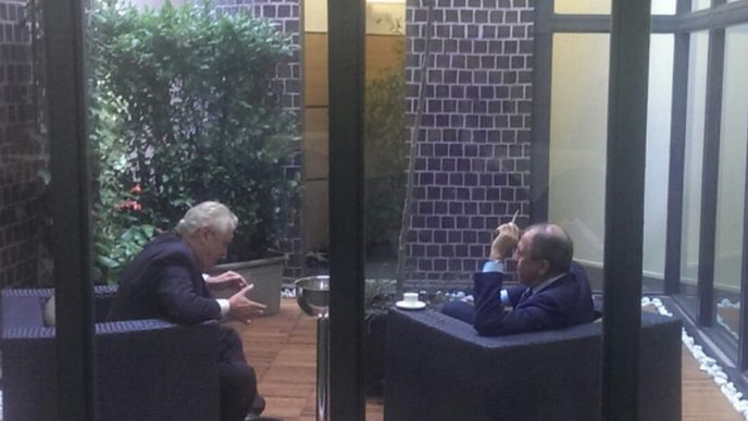 Český prezident Miloš Zeman na okraj evropsko-asijského summitu v Miláně sešel s ruským ministrem zahraničí Sergejem Lavrovem