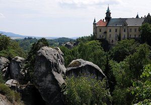 Zlatou stezku lemují středověké hrady, které rozhodně stojí za to vidět.