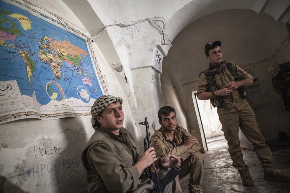 Fotky, které pořídily Češky v Iráku: Válečné reportérky se vrátily z fronty, kde se bojuje proti džihádistům