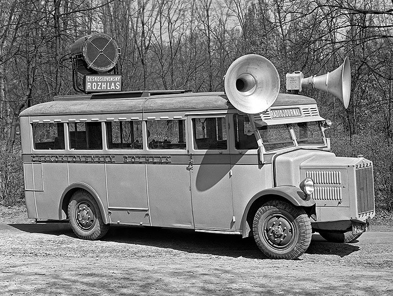 Propagační autobus rozhlasu z roku 1935
