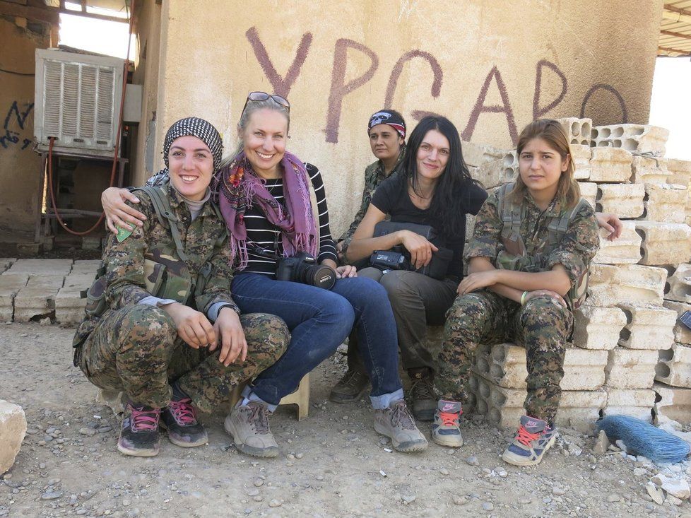 Češky v Sýrii: Na frontě s kurdskými bojovnicemi YPJ