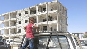 Češky navštívily zničené syrské Kobani, kam se opět vrací lidé a budují město znovu