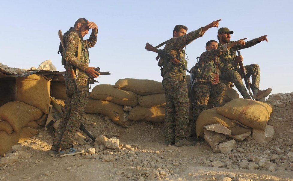 Češky v Sýrii: Na frontě s kurdskými bojovníky 2 kilometry od Islámského státu.