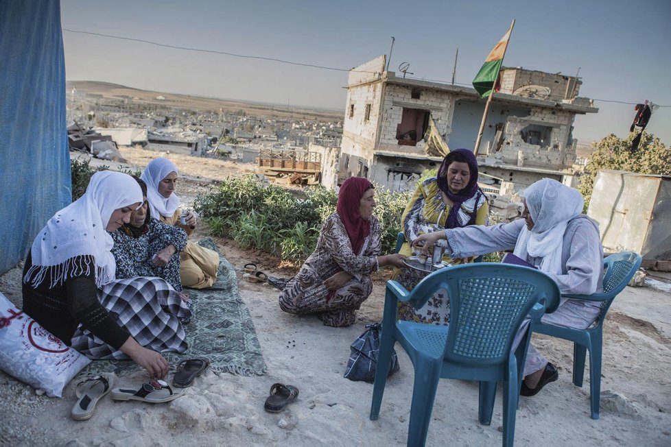 Češky navštívily i zničené syrské Kobani