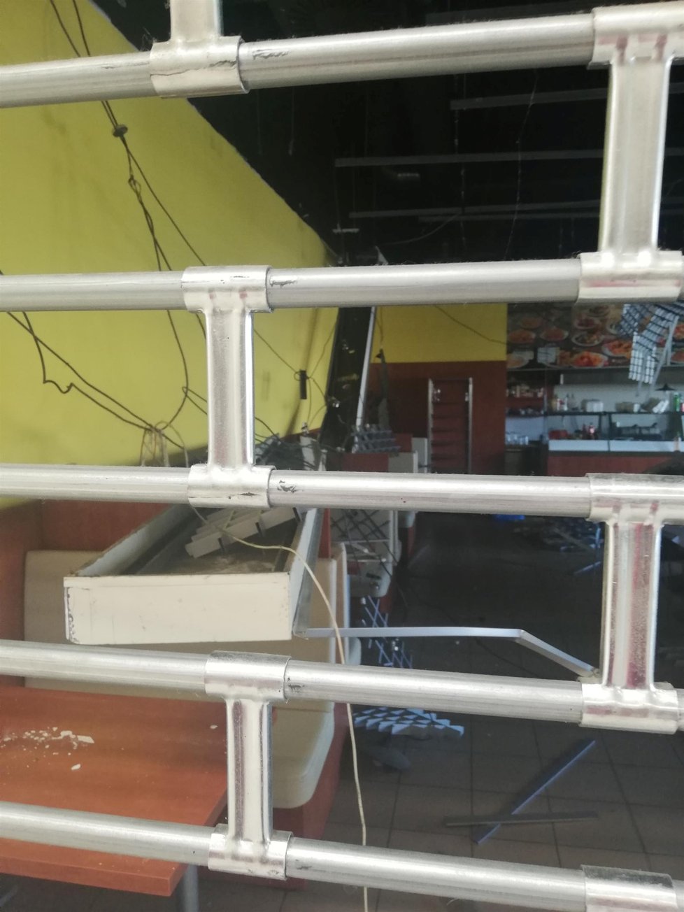 Na vietnamské bistro v Českém Těšíně se vyvalil strop.