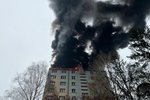 V Českém Těšíně hořel panelák, hasiči evakuovali 34 lidí, šest se zranilo.