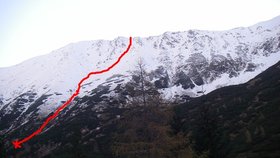 Podle horské služby dvojice scházela z vysokohorského terénu ještě za světla, vzhledem k vyčerpání jednoho z nich ale postupovali velmi pomalu.