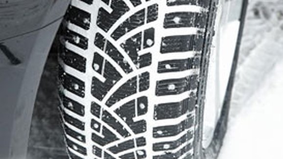 Auto a zima: Zimní pneumatiky - dříve luxus, nyní povinnost