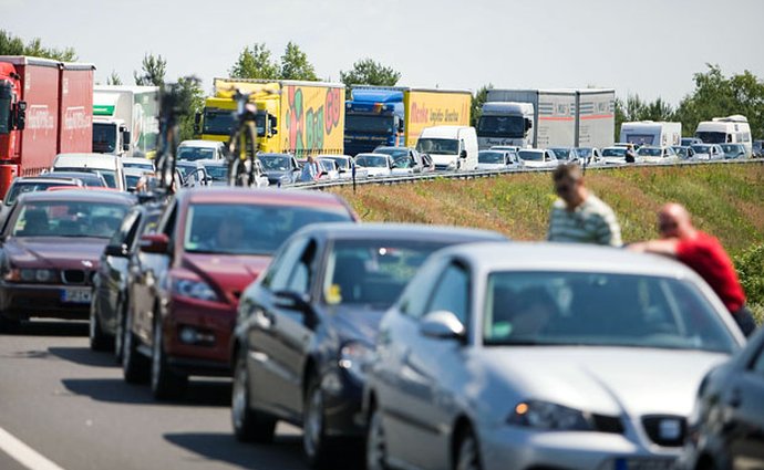 Kolik opravdu stojí opravy českých dálnic? A proč se rekonstrukce tak protahuje? Odpovíme!
