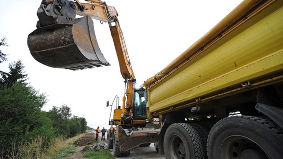 Cena opravy dálnice D8 u Lovosic může jít do stovek milionů korun