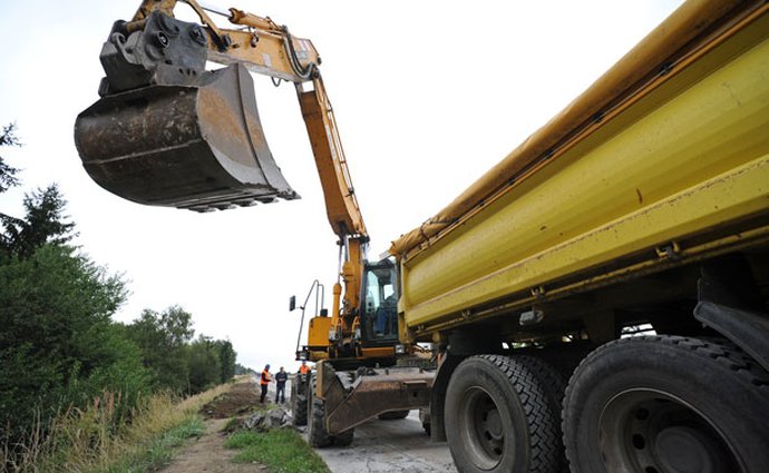 Cena opravy dálnice D8 u Lovosic může jít do stovek milionů korun