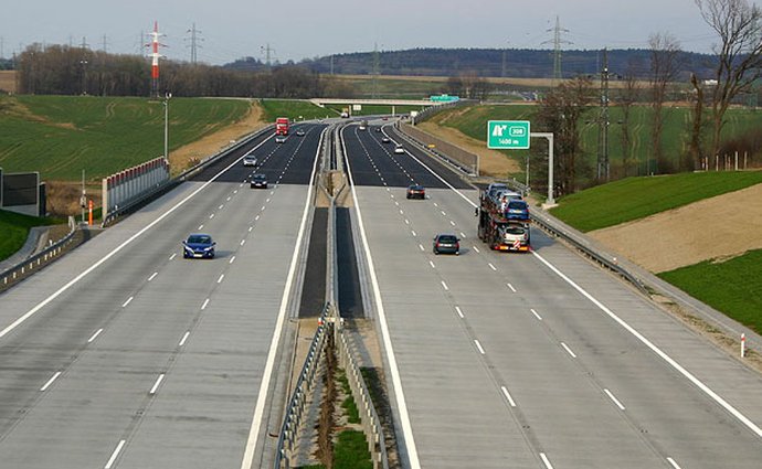 Na českých dálnicích by se mohlo jezdit rychlostí až 150 km/h, ovšem ne všude