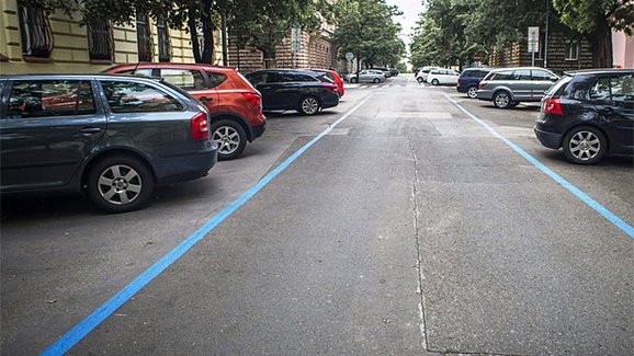 Za parkování mohou řidiči v Praze platit pomocí mobilní aplikace