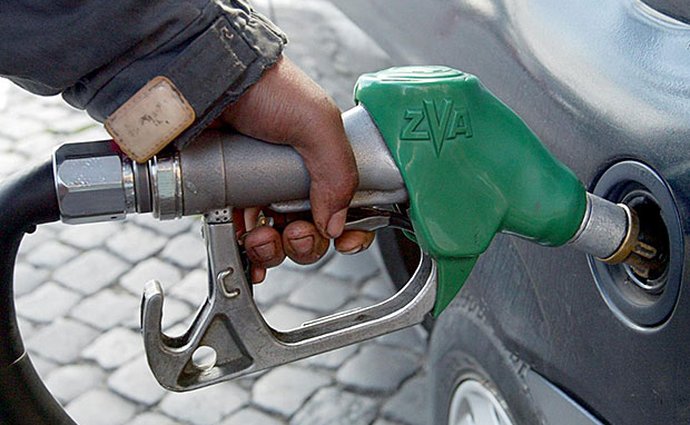 Ceny nafty i benzinu stouply zhruba o 40 haléřů, nejdráž je na Vysočině a v Praze