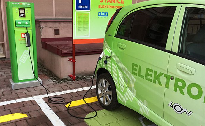 Skoro miliarda. Síť dobíječek pro elektromobily vznikne za evropské peníze