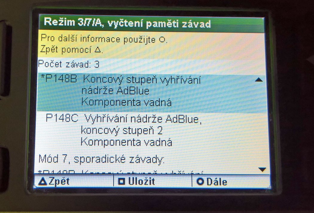 Pracovník SME musí umět poznat, která závada může mít vliv na emise. Pokud vám v chybové paměti svítí třeba nízký tlak média v klimatizaci, měli byste měřením emisí bez problémů projít.