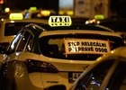 Ministerstvo tvrdí, že jedná s taxikáři o Uberu, ti to popírají