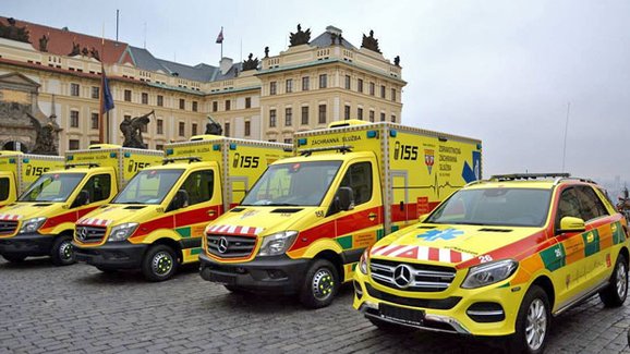 Pražští záchranáři převzali desítku sanitek. Jedna přišla na 3,2 milionu