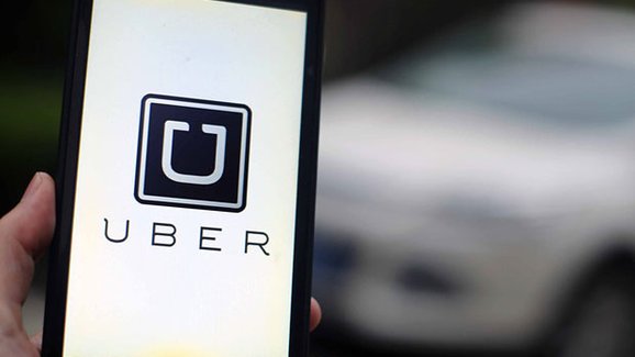 Uber se dohodl s vládou, bude muset podnikat z ČR a zavést EET