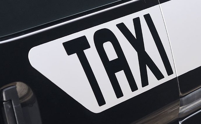Vypněte Uber a Taxify, žádají taxikáři po vládě