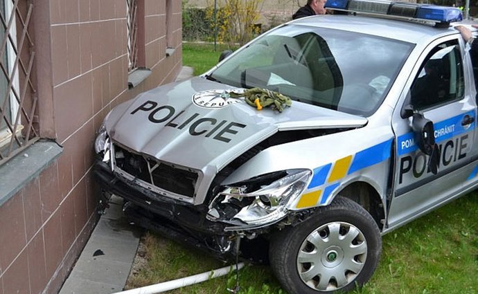 Pražská policie má málo aut, čeká na jejich opravu