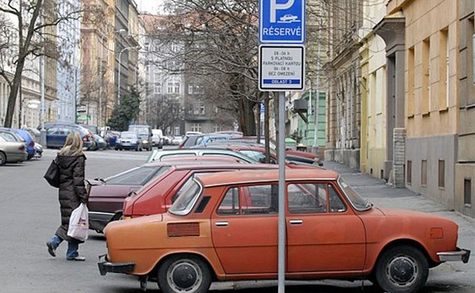 V Praze přibudou parkovací zóny, zaparkují i přespolní řidiči