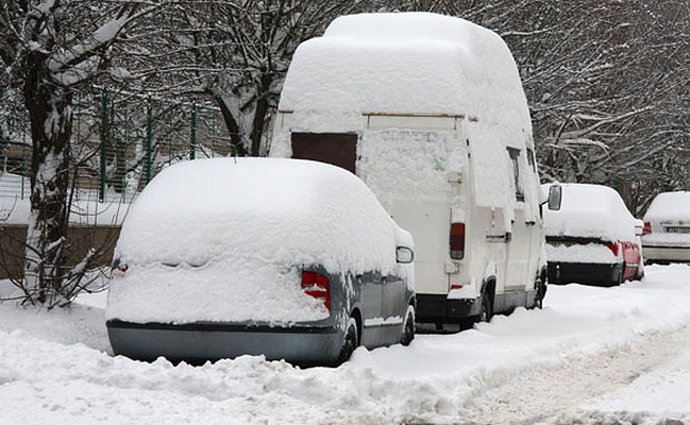 Novela silničního zákona nařídí odklízení sněhu z automobilů
