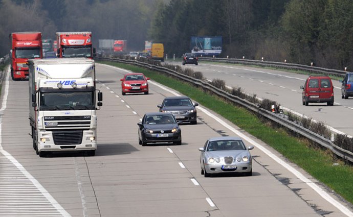 Za vybrzďování auta s malým synem dostal otec podmíněný trest