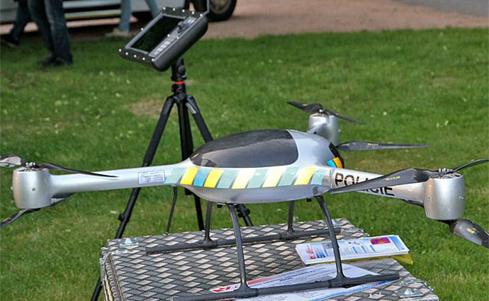 Policie chce odhalovat přestupky pomocí dronů. Téměř nikam s nimi ale nesmí