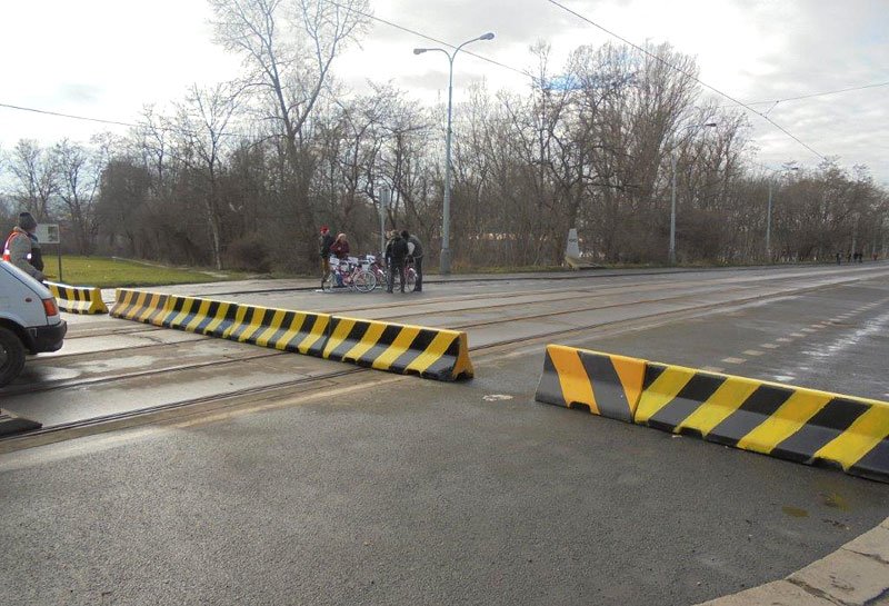 Oprava zavřeného Libeňského mostu začíná