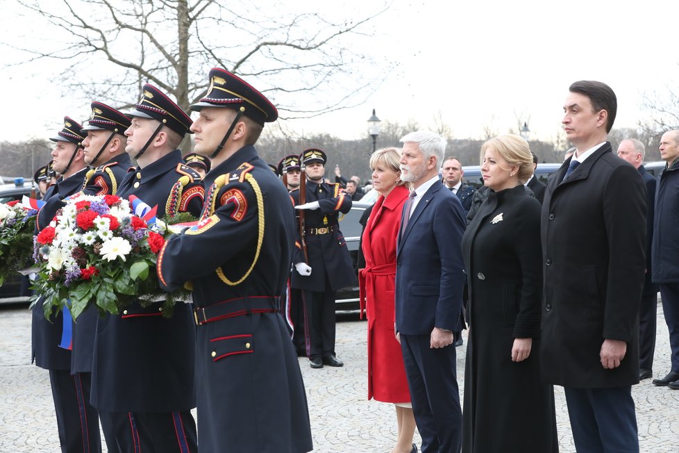 Prezident Pavel s manželkou Evou během návštěvy Slovenska. Na snímcích se slovenskou prezidentkou Zuzanou Čaputovou.