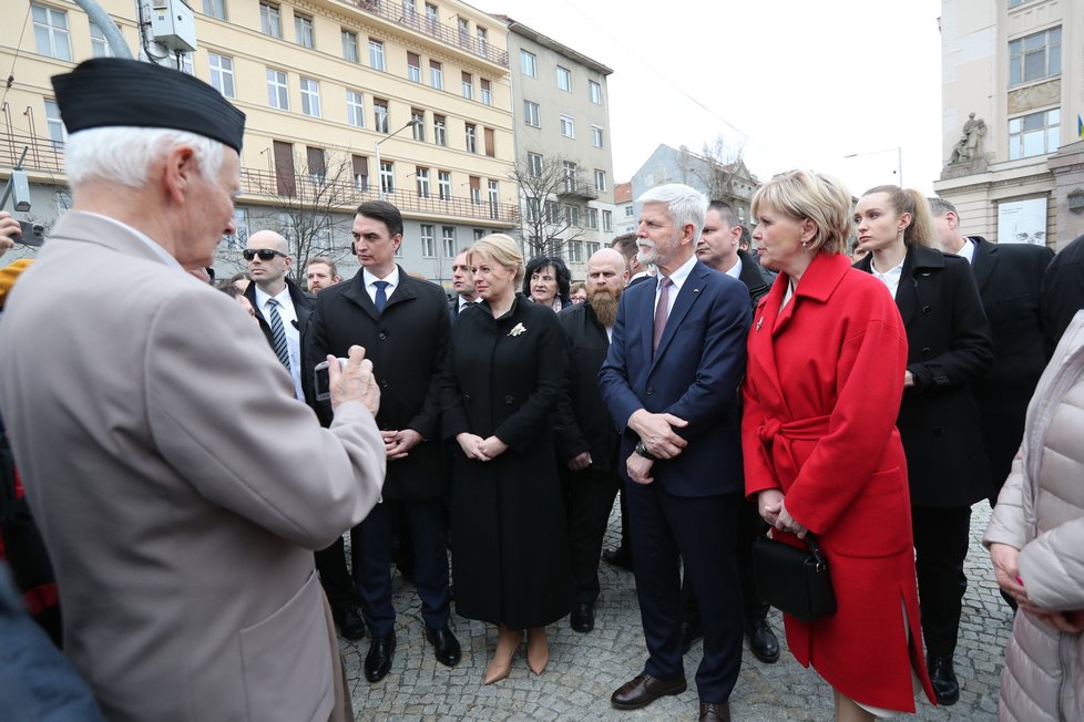 Prezident Pavel s manželkou Evou během návštěvy Slovenska. Na snímcích se slovenskou prezidentkou Zuzanou Čaputovou.