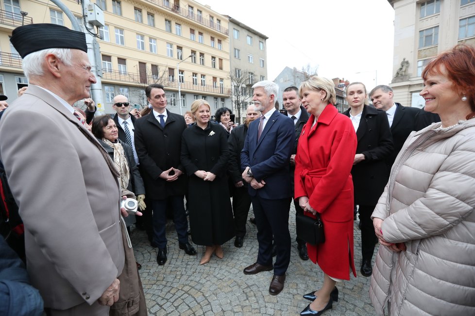 Prezident Pavel s manželkou Evou během návštěvy Slovenska. Na snímcích se slovenskou prezidentkou Zuzanou Čaputovou.