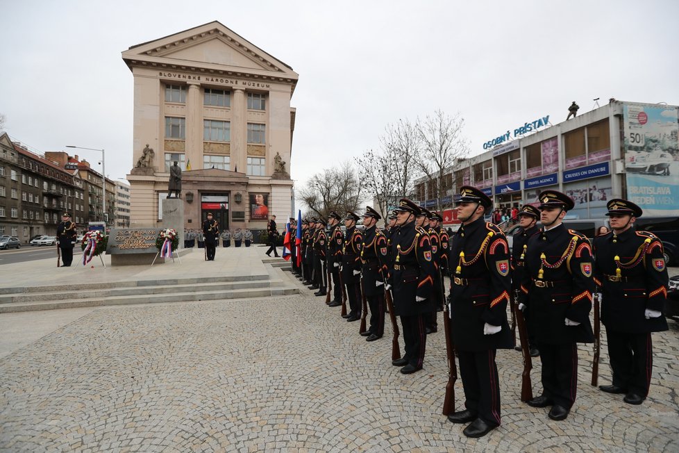 Prezident Pavel s manželkou Evou během návštěvy Slovenska. Na snímcích se slovenskou prezidentkou Zuzanou Čaputovou.