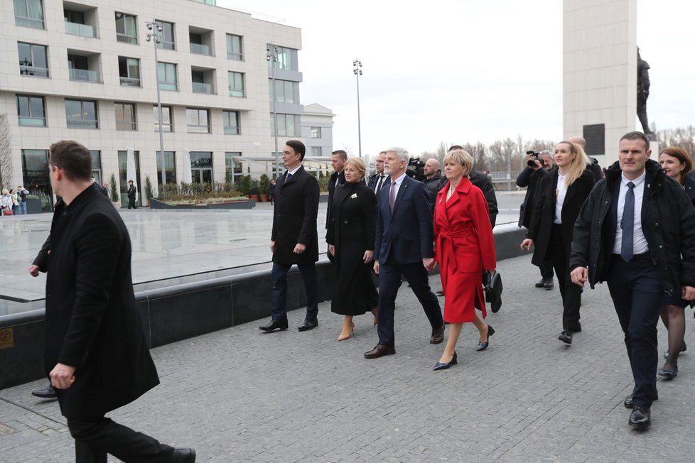 Prezident Pavel s manželkou Evou během návštěvy Slovenska. Na snímcích se slovenskou prezidentkou Zuzanou Čaputovou.