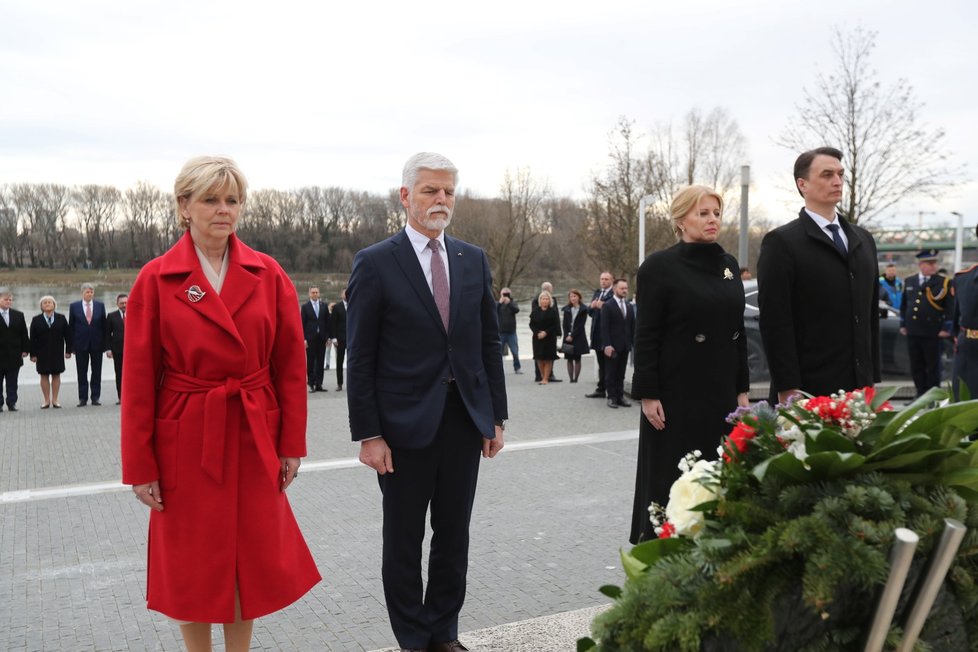 Prezident Pavel s manželkou Evou během návštěvy Slovenska. Na snímcích se slovenskou prezidentkou Zuzanou Čaputovou
