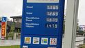 Benzin tankujeme za 1,269 eura. Benzin tankujeme za 1,269 eura.
