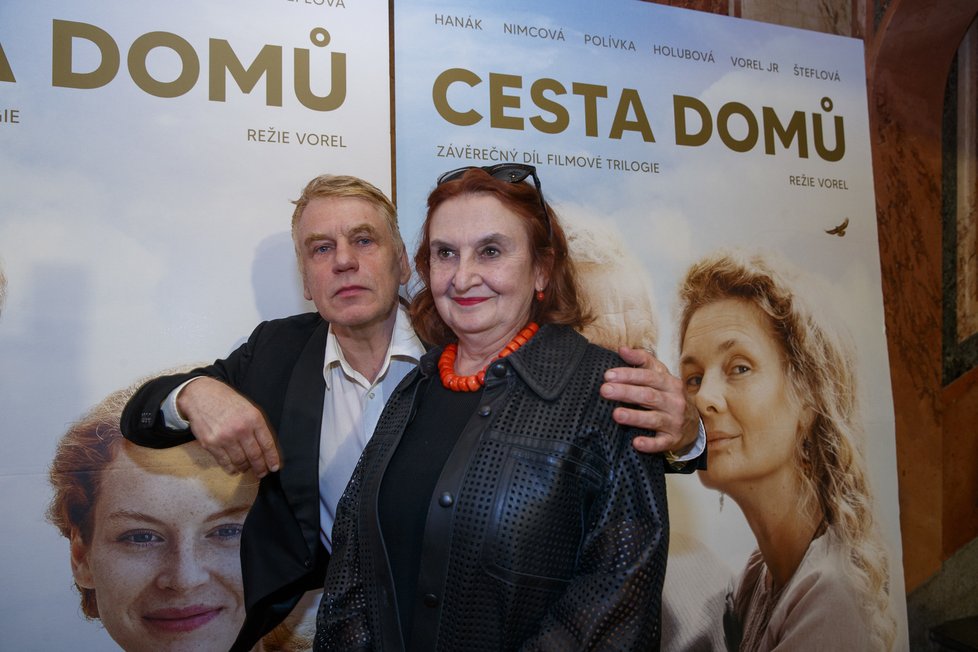 Premiéra filmu Cesta domů: Eva Holubová a Tomáš Vorel st.