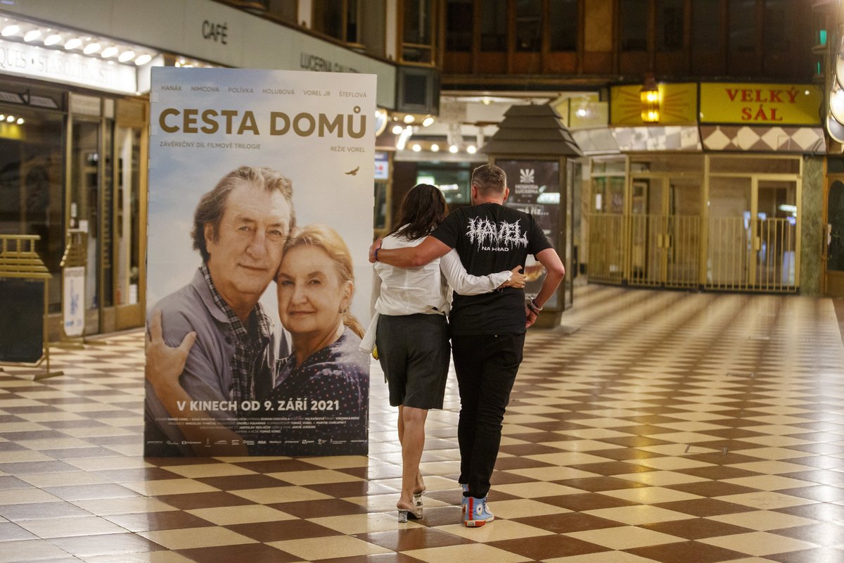 Cesty domů z Cesty domů: Jan Tuna a Nela Boudová