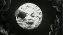 Prvním filmem s tímto tématem je francouzská Cesta na měsíc (Le Voyage dans la lune, 1902) režírovaný Georgem Meliésem, inspirovaná tvorbou spisovatele Julese Verna.