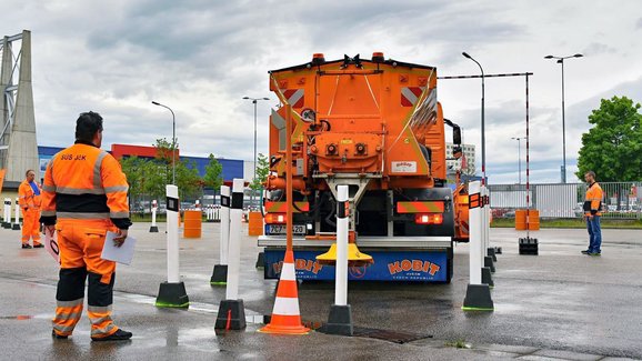 Byli jsme na soutěži sypačů: Když rodeo ovládne oranžová!