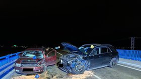 V Čestlicích došlo k dopravní nehodě. Řidička pod vlivem alkoholu vjela do protisměru a bourala. (6. únor 2024)