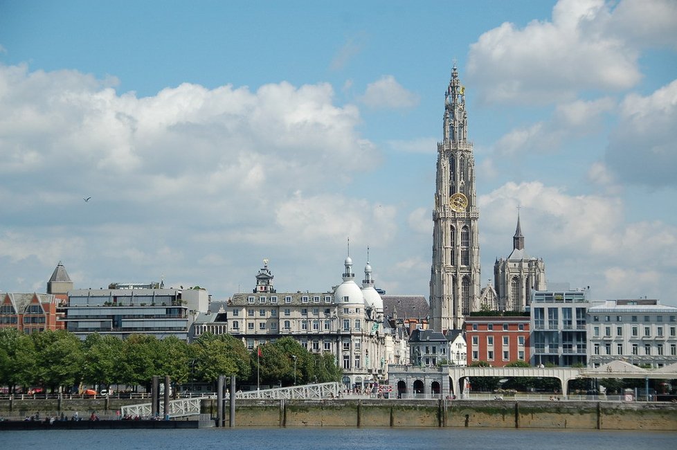 Katedrála Panny Marie je největší v Beneluxu.