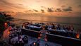 Rock Bar, ostrov Bali, Indonésie. Úžasný výhled na Indický oceán, pořád teplo a skvělé nápoje.