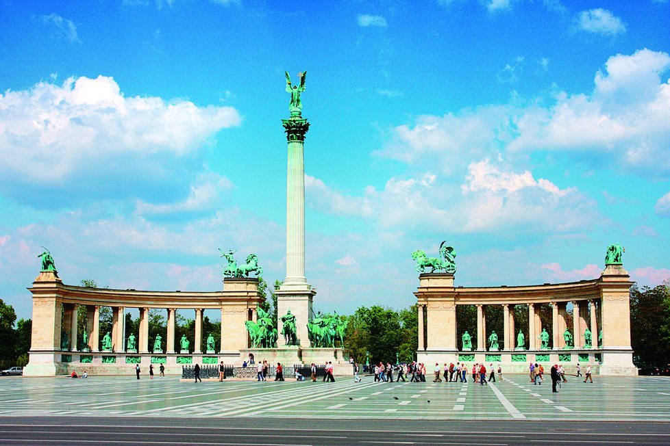 Náměstí Hrdinů - jedno z hlavních náměstí v Budapešti
