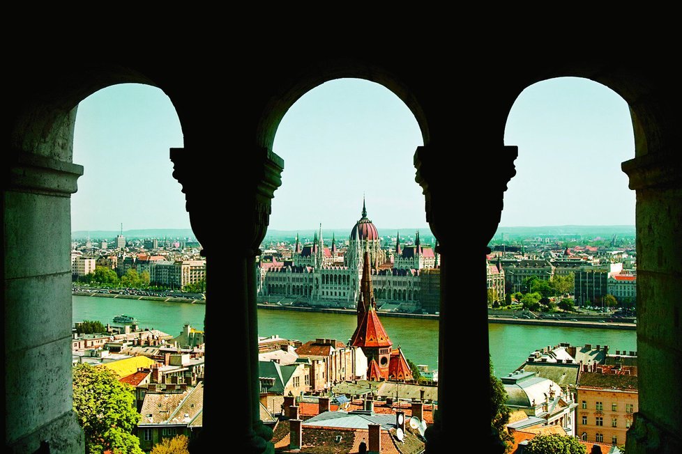 Kouzelný výhled na Budapešť z Velké věže