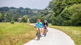 Cyklistika je opět v kurzu. Nové cyklostezky jsou proto velmi žádané